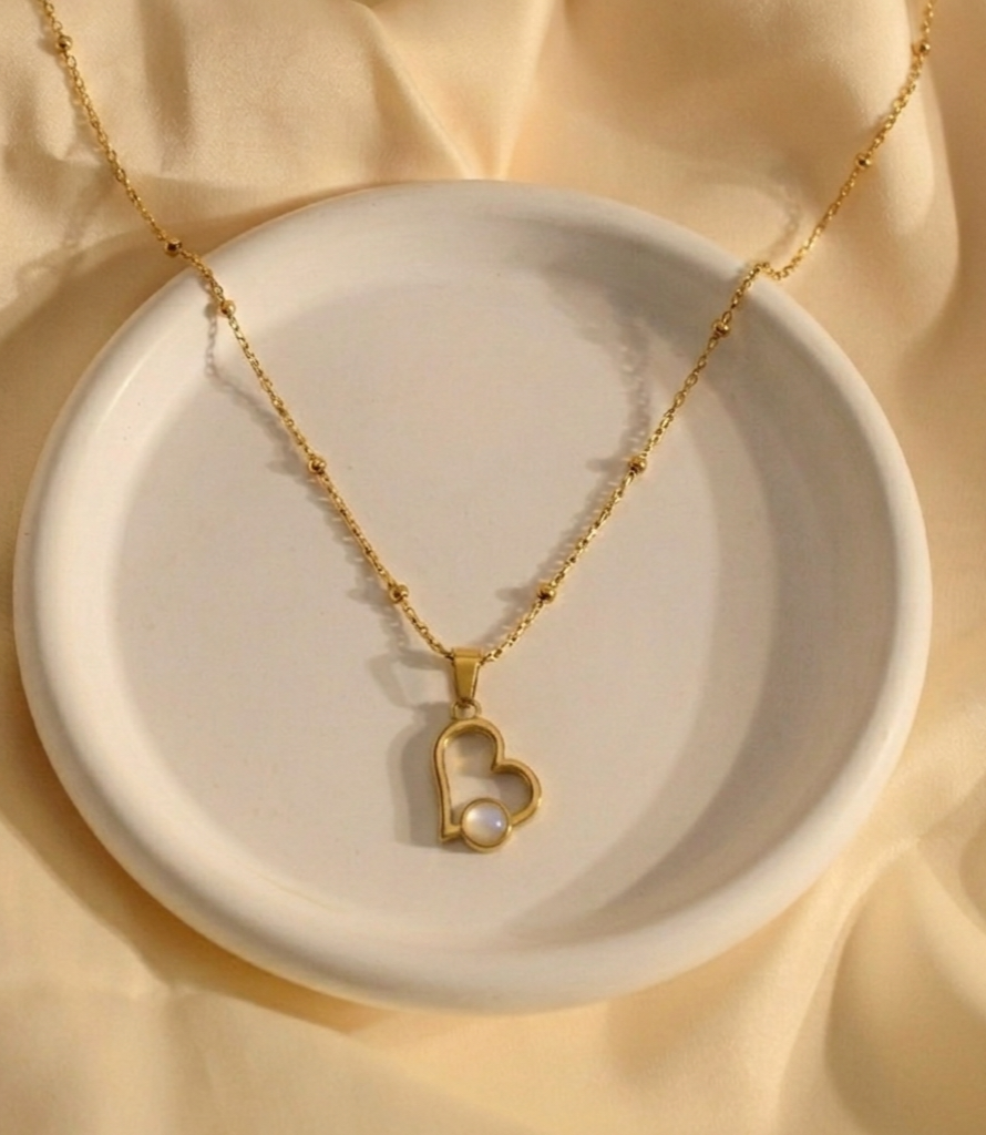 Love Shape Neckpiece_img_0