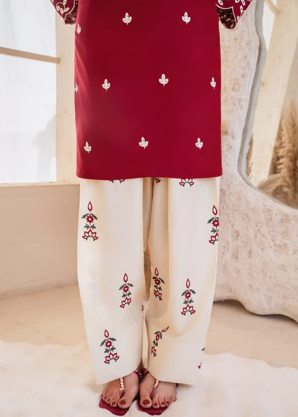 New Arrival – Elegant Red Embroidered Kurti Set_img_5