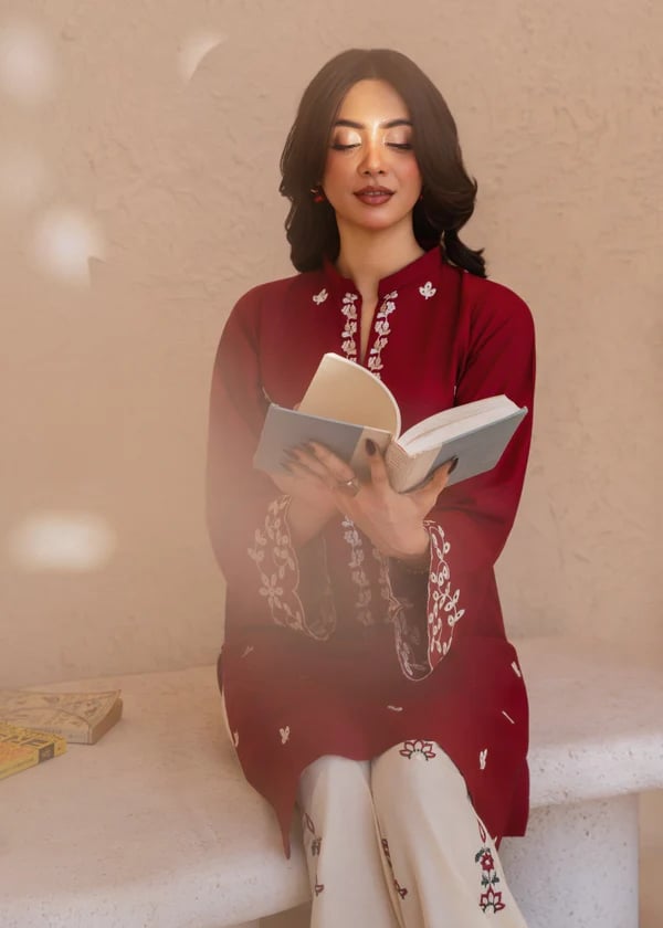 New Arrival – Elegant Red Embroidered Kurti Set_img_6