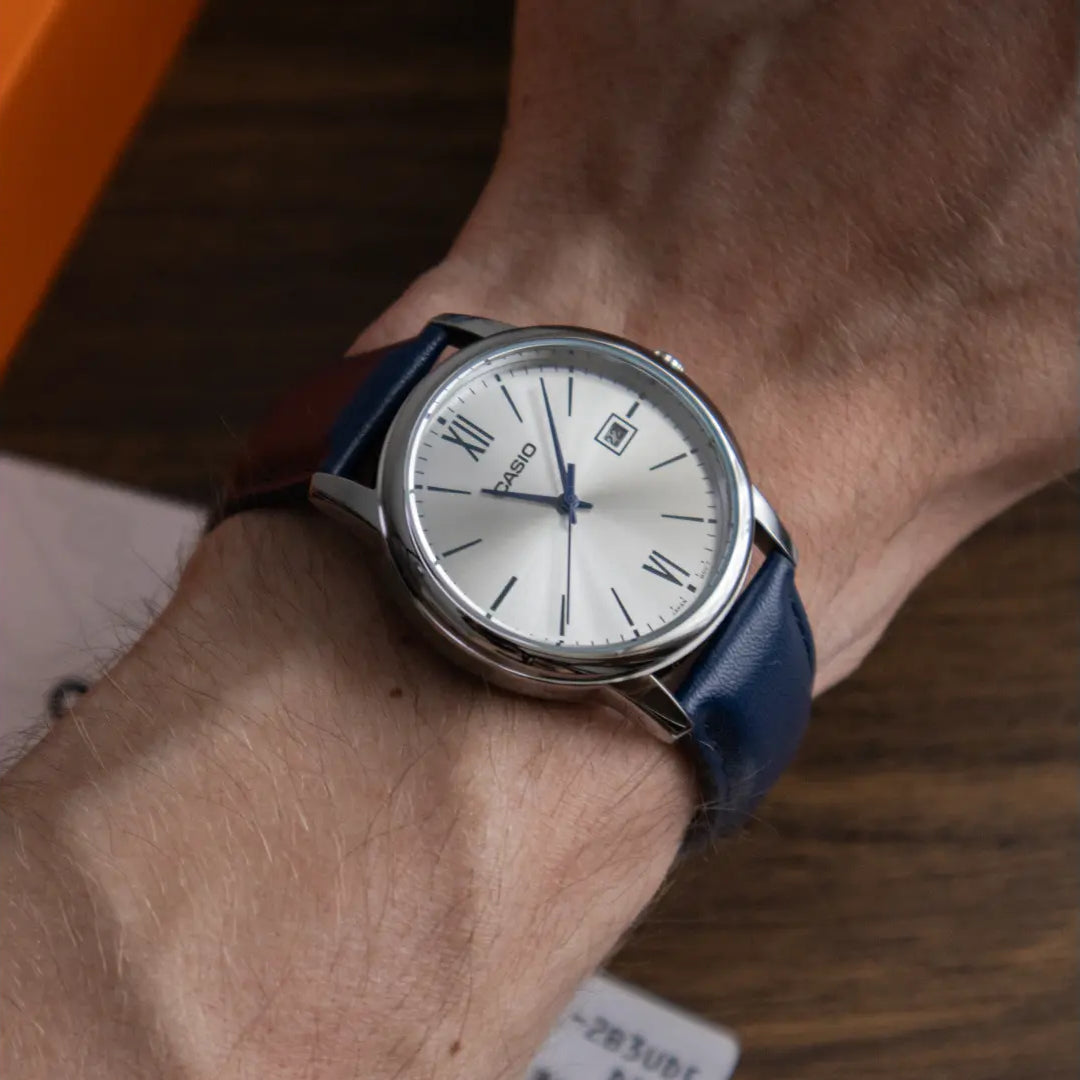 Casio MTP-V002L-2B3UDF Silver Dial Men's Navy Leather Watch | Casio MTP-V002L-2B3UDF_img_1