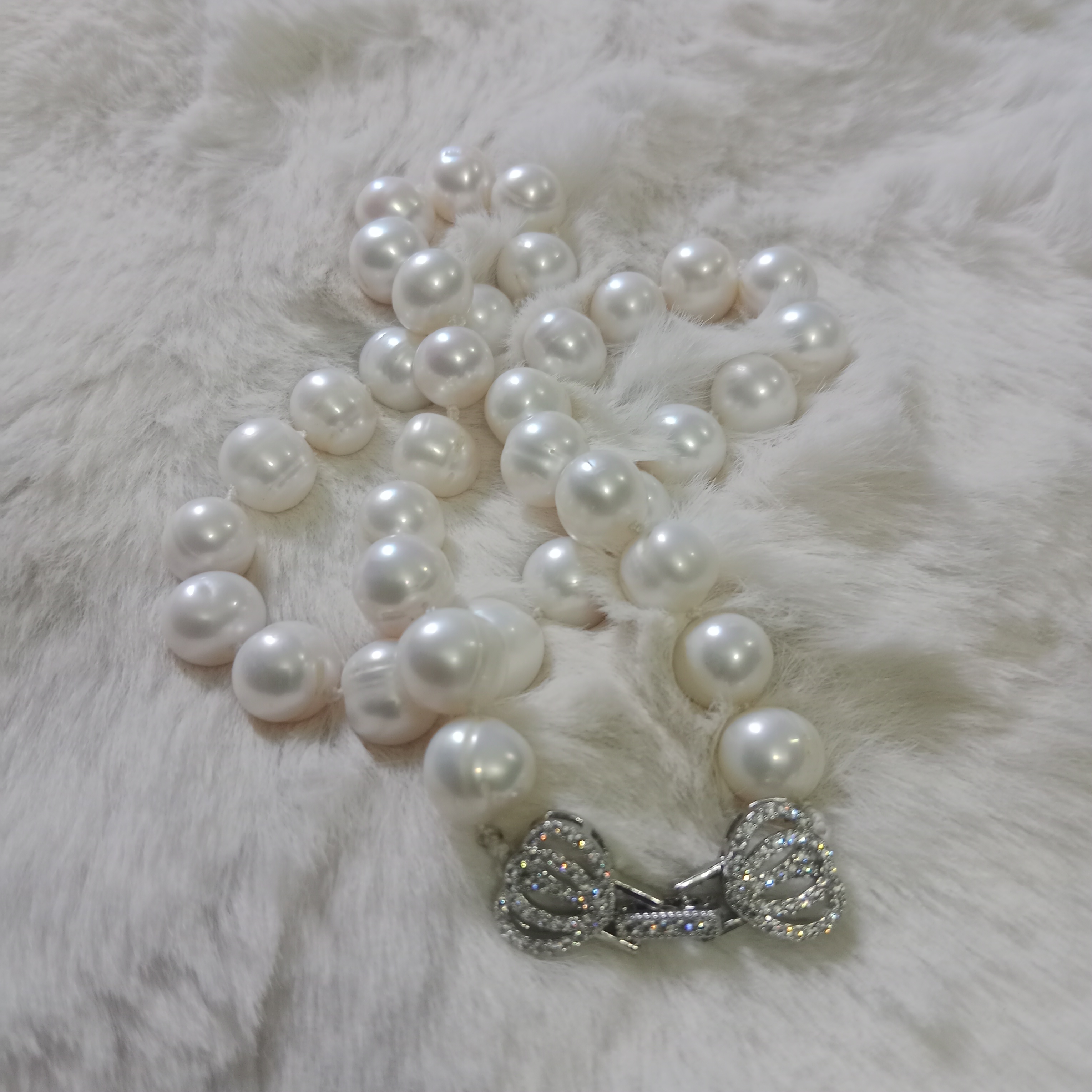 12 MM White Round Pearl One Layer Necklace_img_1