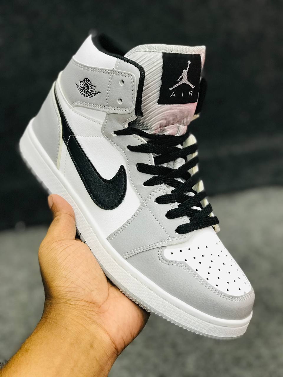 Nike Air Jordan Retro 1 Mid Smoke Grey