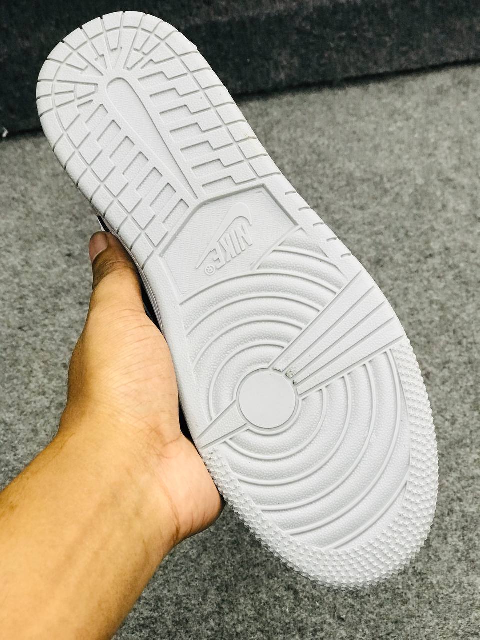 Nike Air Jordan Retro 1 Mid Smoke Grey_img_1