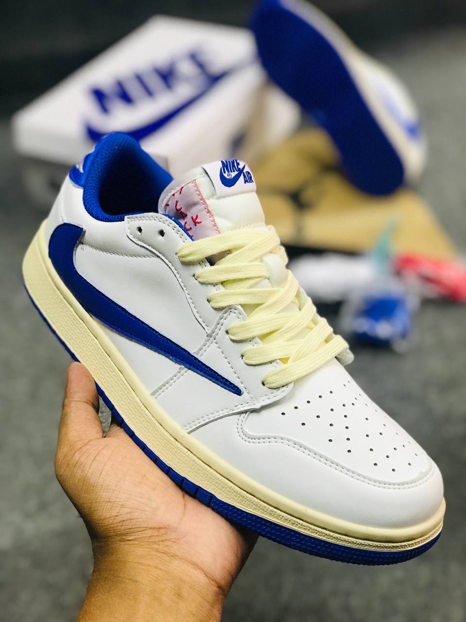 Travis Scott Blue Bottom Barb_img_0