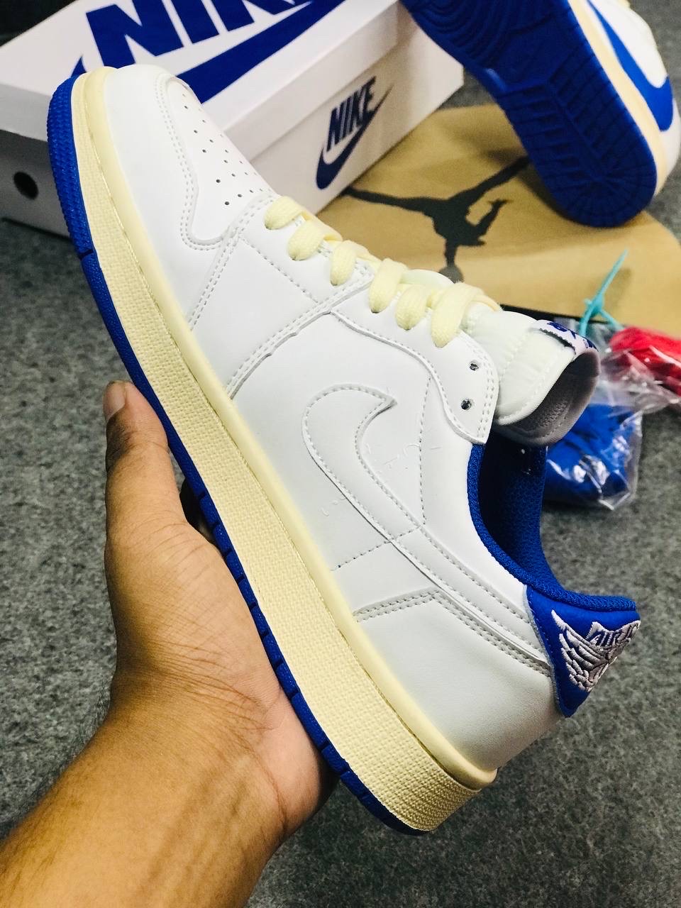 Travis Scott Blue Bottom Barb_img_1