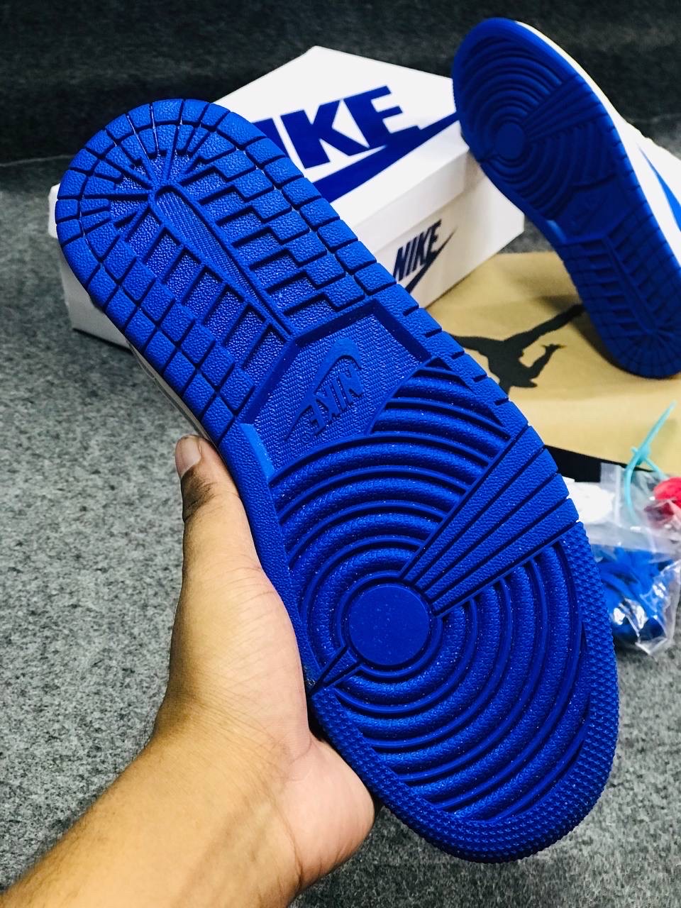 Travis Scott Blue Bottom Barb_img_3