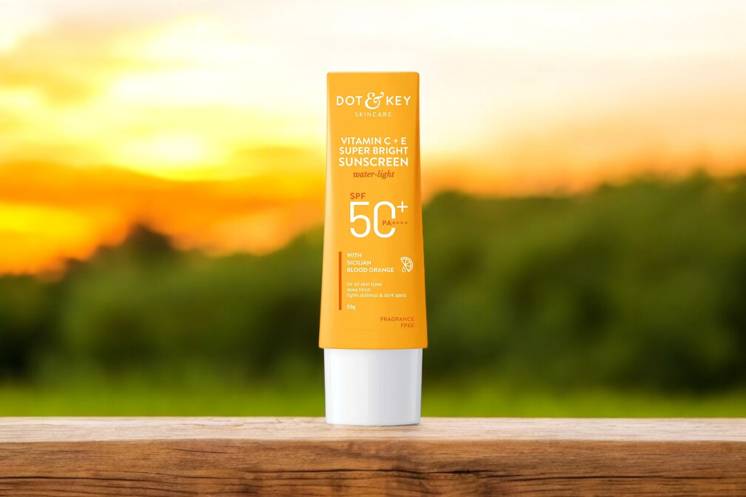 Dot & Key Vitamin C + E Super Bright Sunscreen water-light fluid SPF 50++++ 80g_img_0