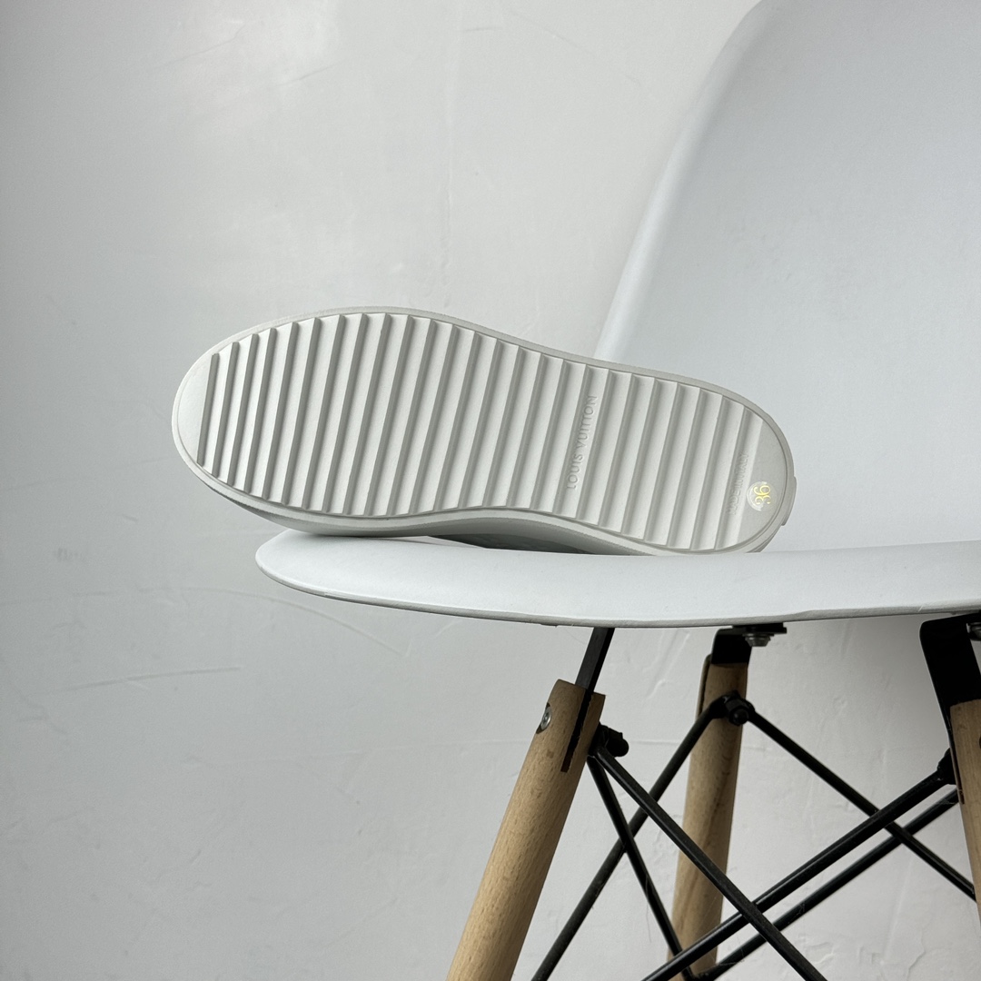 Louis Vuitton Time Out Sneakers (1:1)_img_8