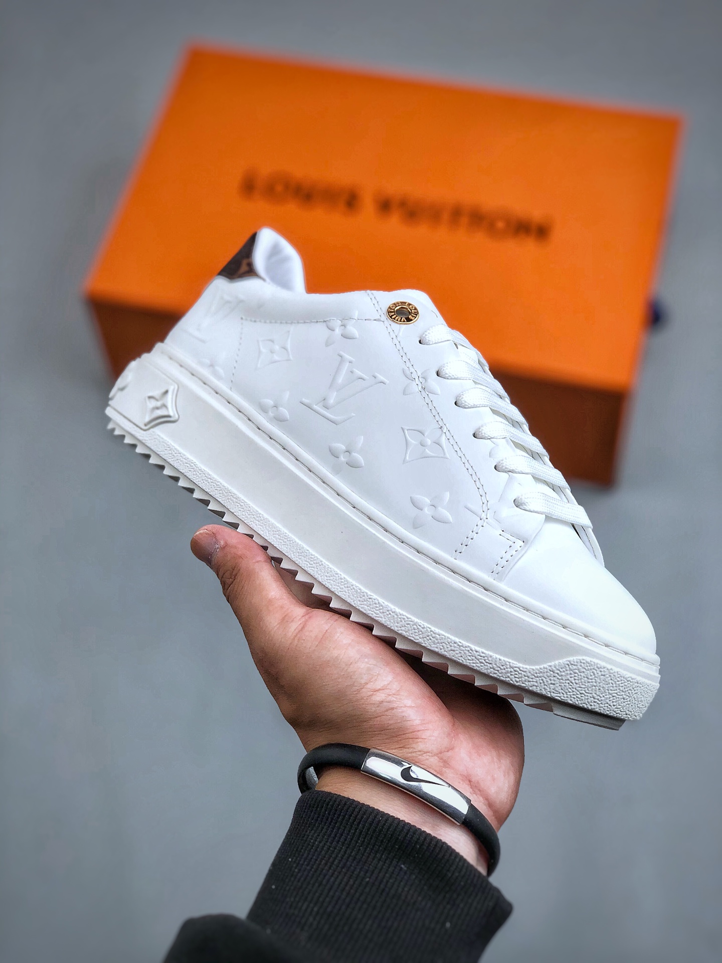 Louis Vuitton Time Out Sneakers (1:1)_img_2