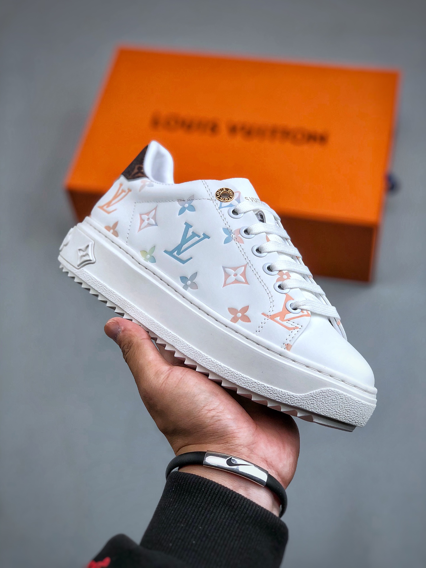 Louis Vuitton Time Out Sneakers (1:1)_img_1