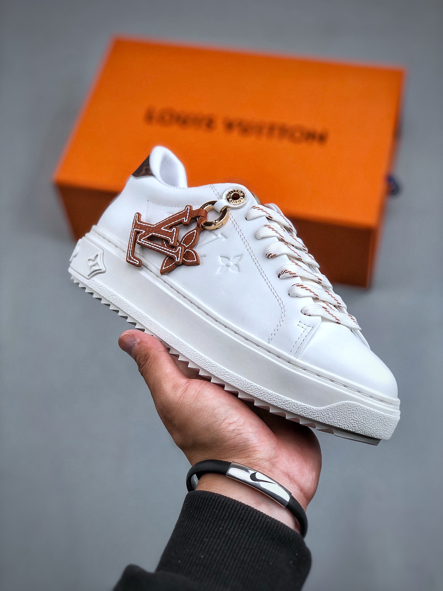 Louis Vuitton Time Out Sneakers (1:1)_img_4