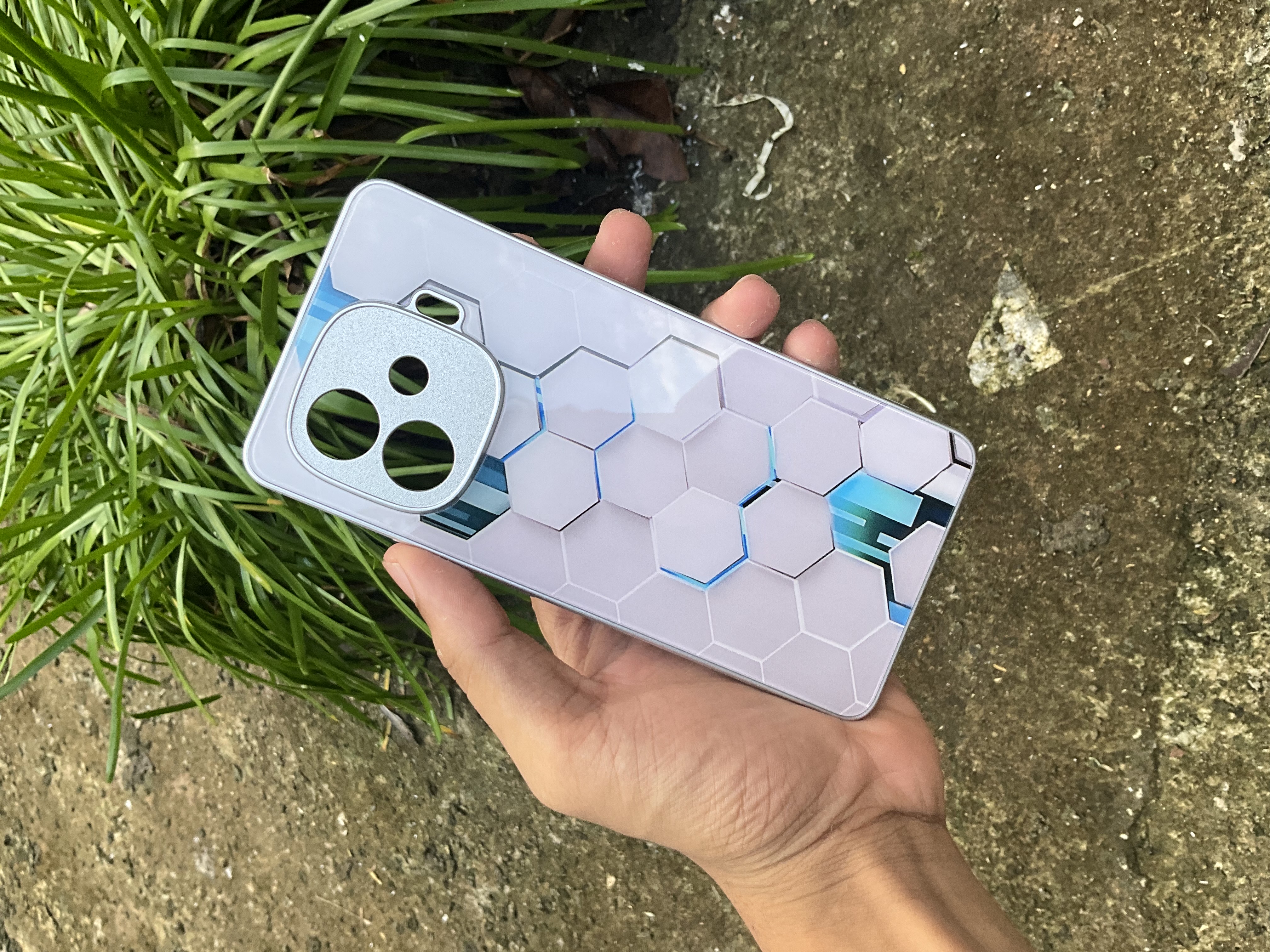 IQOO Z9Turbo Honeycomb cube metal paint glass case_img_0