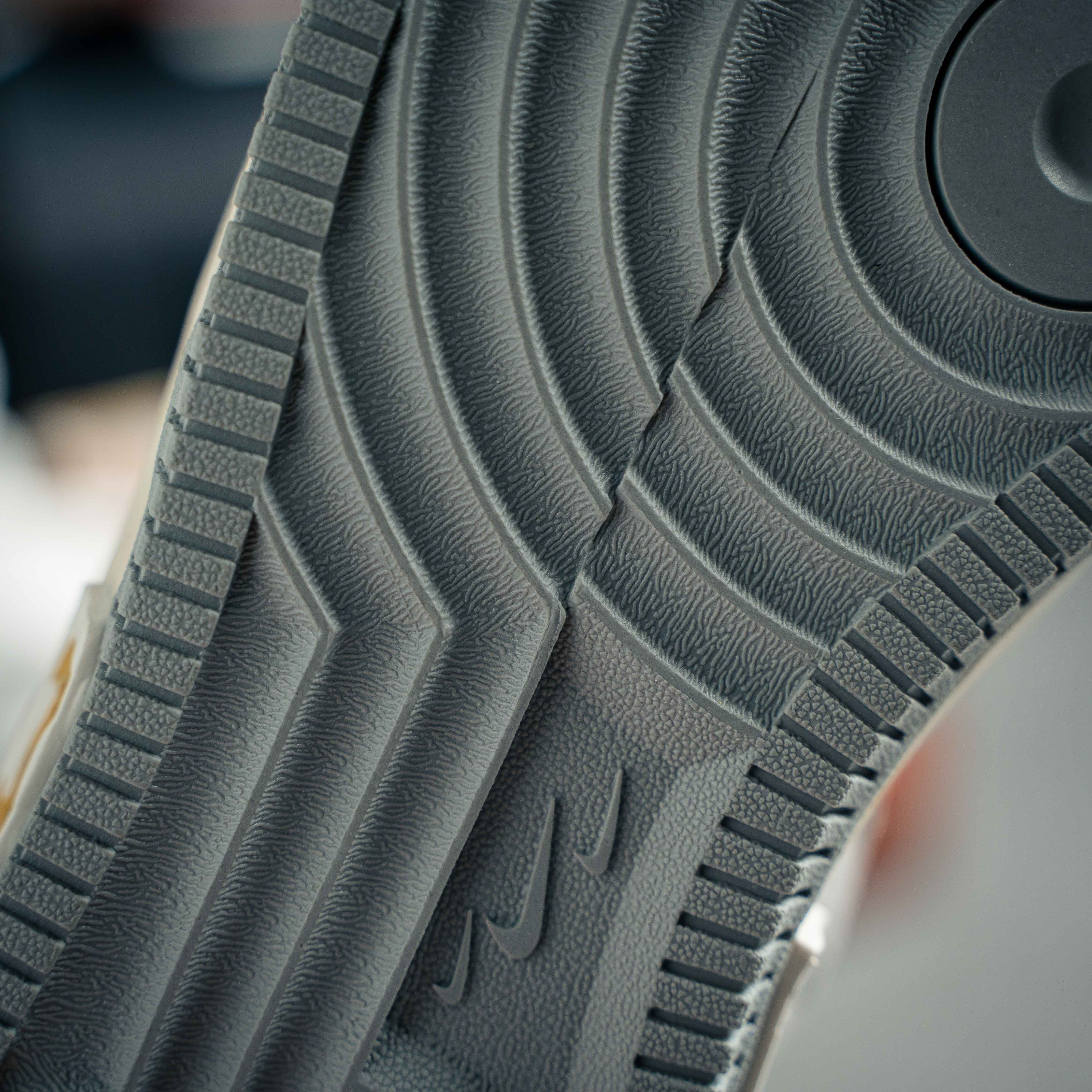 Nike Air Force 1 Low KAWS x Sesame Street (1:1)_img_8