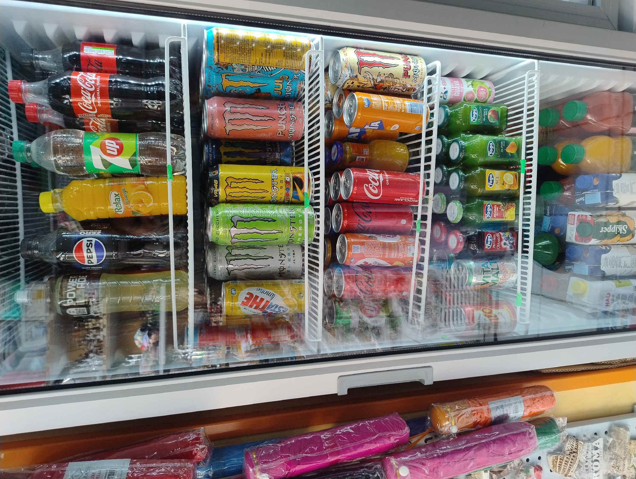 colddrinksmoonster(.cocazero+normale)lattina.yoga bottoglia.cocabottoglia(zero+normale.mango guicebig +small..santall(orange.pesca.ananas)