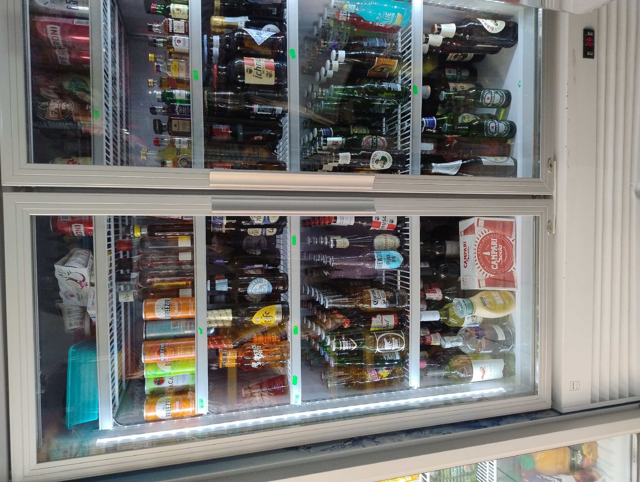 cold beer.lattina(peroni.heinken.morettibig+small).wine(red+white)