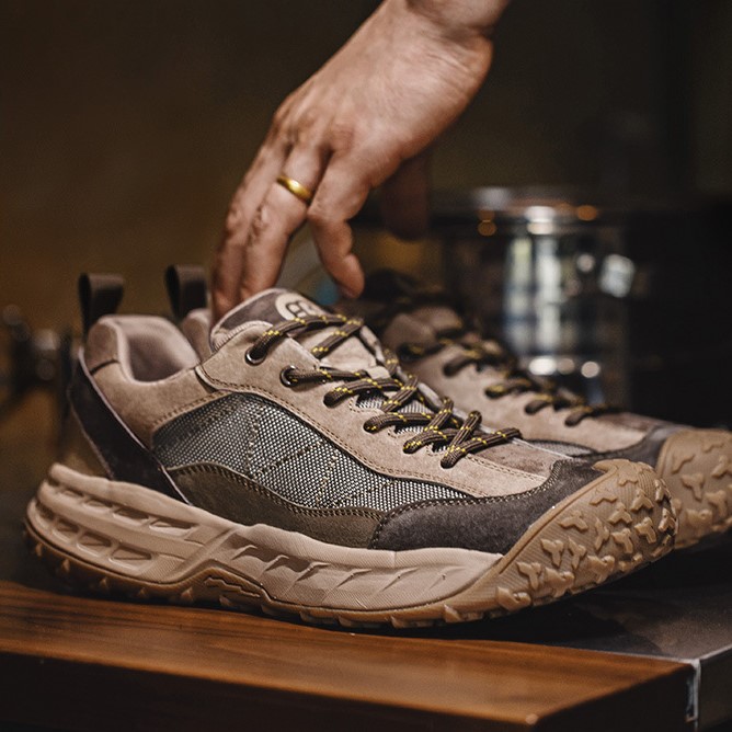 Hiking work shoes._img_2