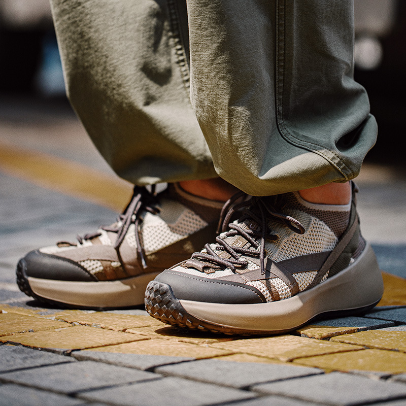 Premium lightweight and breathable sneakers._img_0