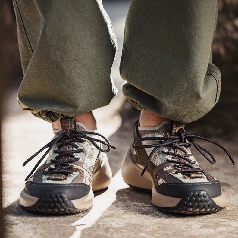 Premium lightweight and breathable sneakers._img_1