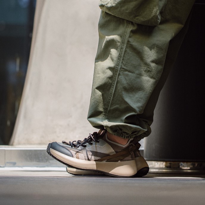 Premium lightweight and breathable sneakers._img_4