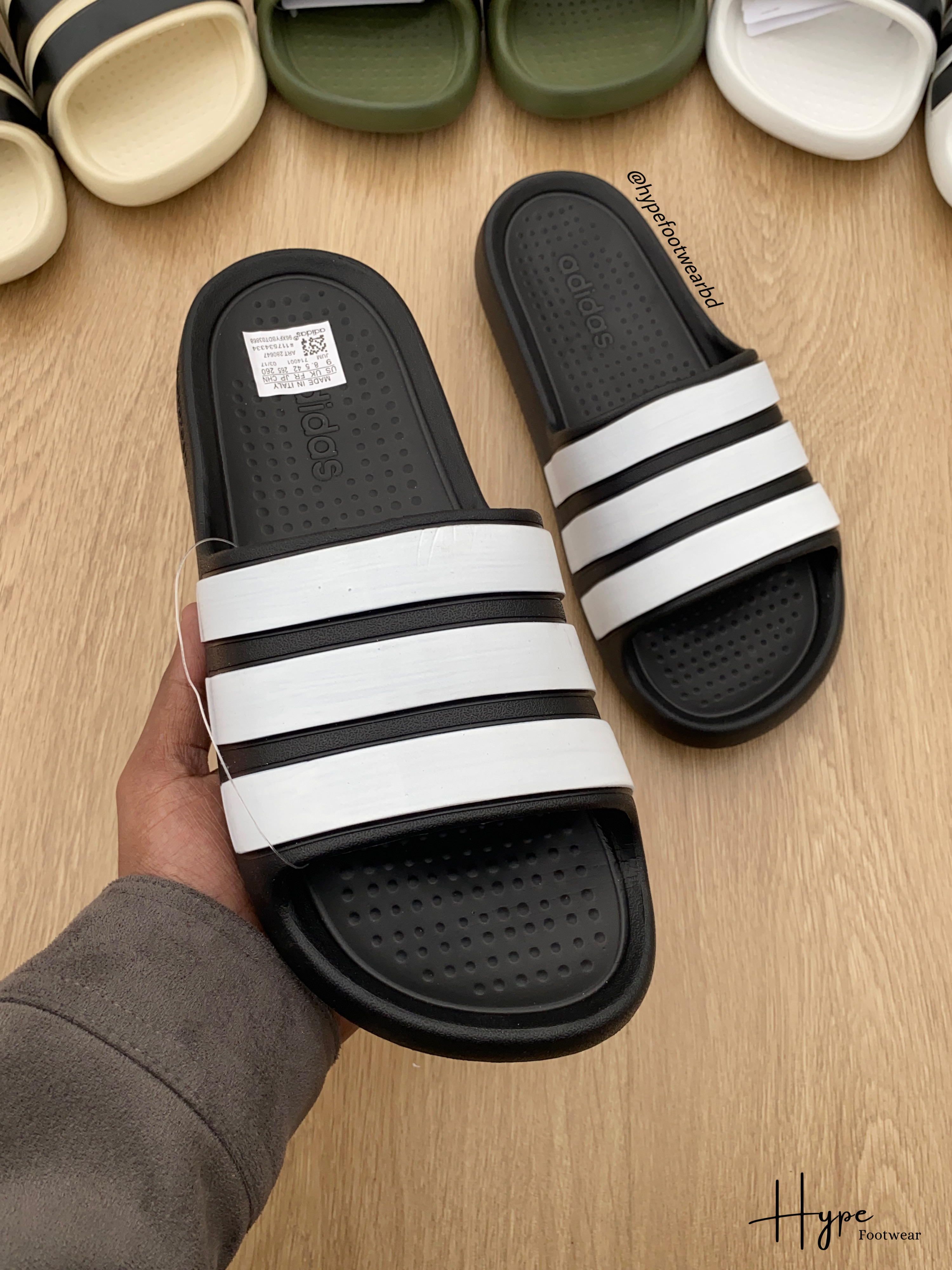 Adidas slide (Black) Italy Variant_img_2