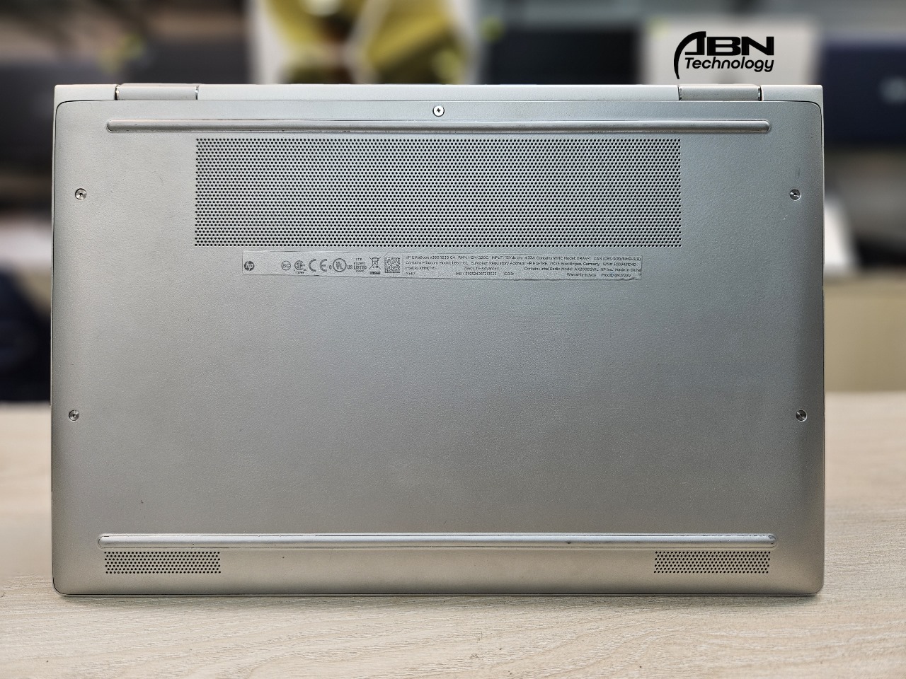 HP EliteBook 1030 G4. Core i5, 8th Gen. 8GB RAM, 256GB SSD. 13.3" X360 Touch Display_img_3