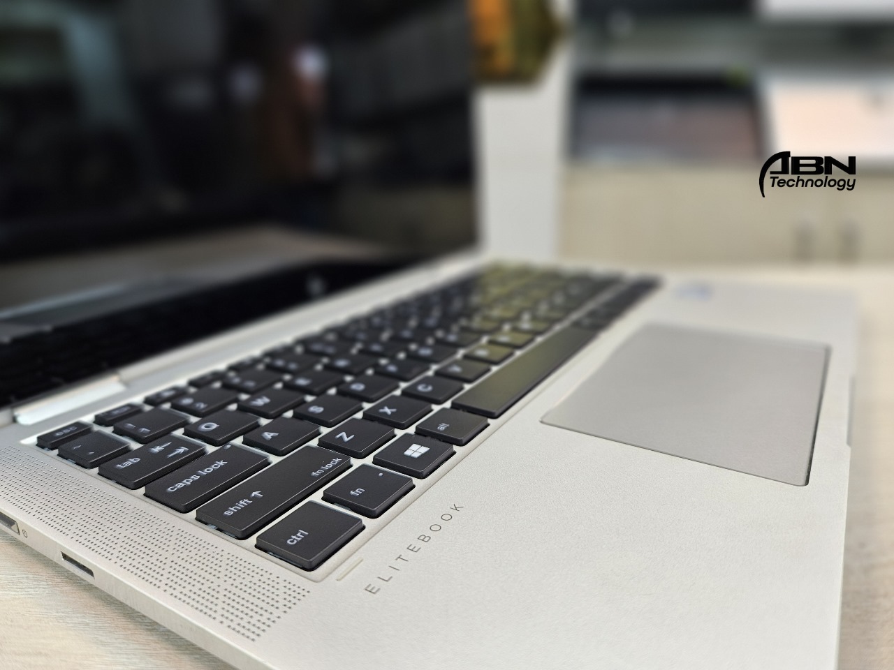 HP EliteBook 1030 G4. Core i5, 8th Gen. 8GB RAM, 256GB SSD. 13.3" X360 Touch Display_img_4