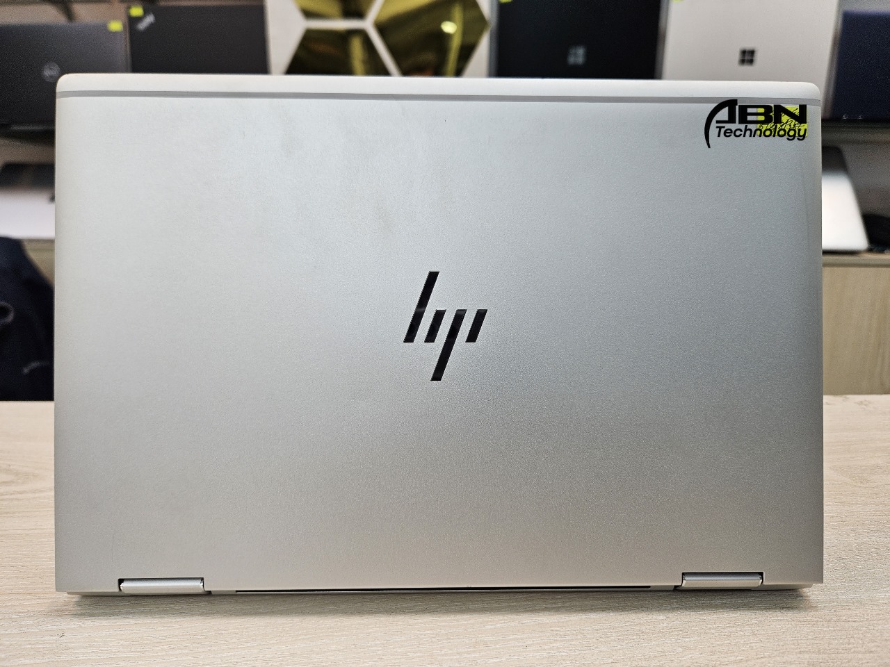 HP EliteBook 1030 G4. Core i5, 8th Gen. 8GB RAM, 256GB SSD. 13.3" X360 Touch Display_img_5