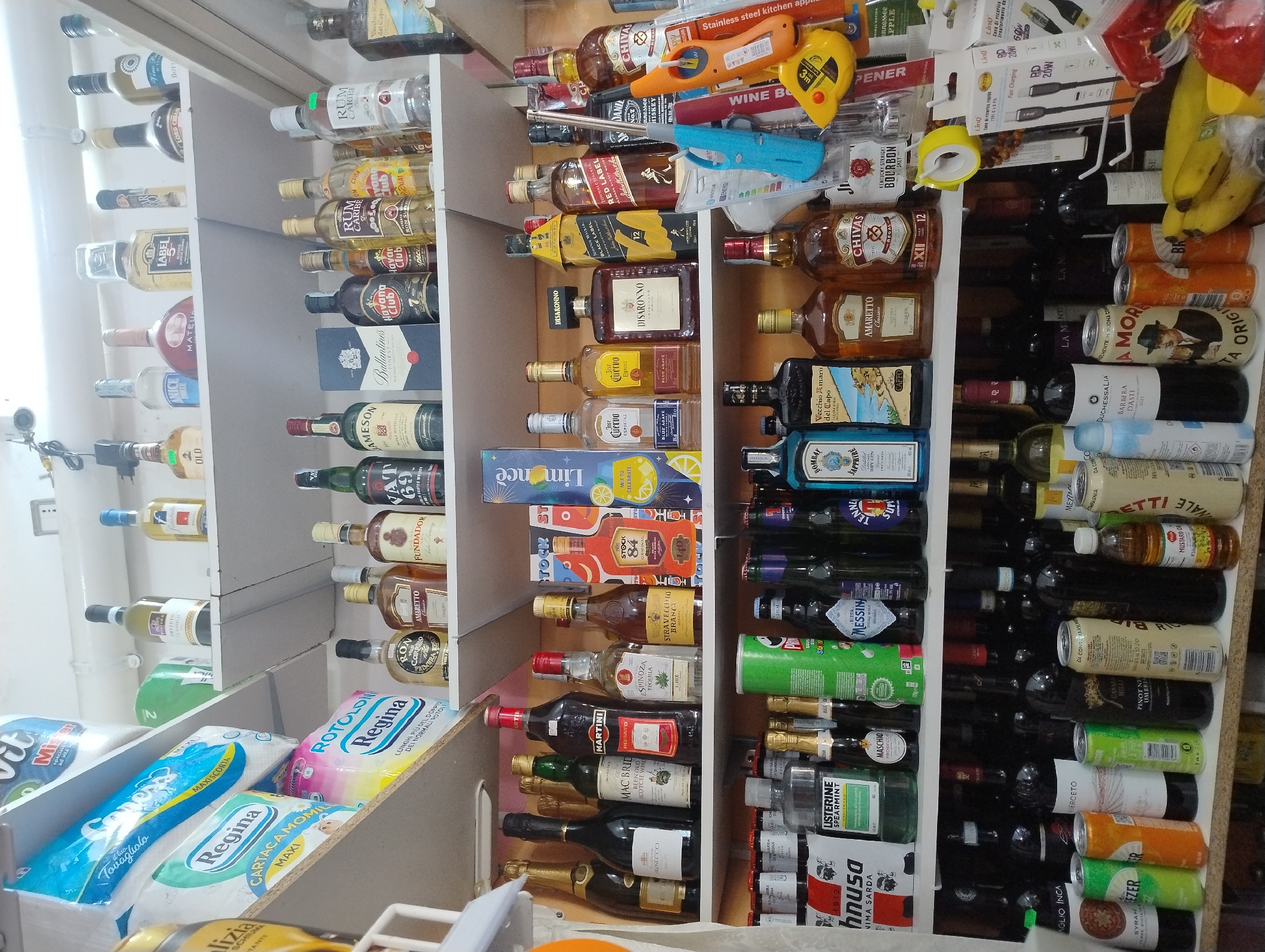 redlevel.black level.ballantines Jameson..stock84.Chiva regalJin Beam.Jack Daniels..Vat69.Habanaclubbianco.scure.Habana club7.Tequilabianco+scure