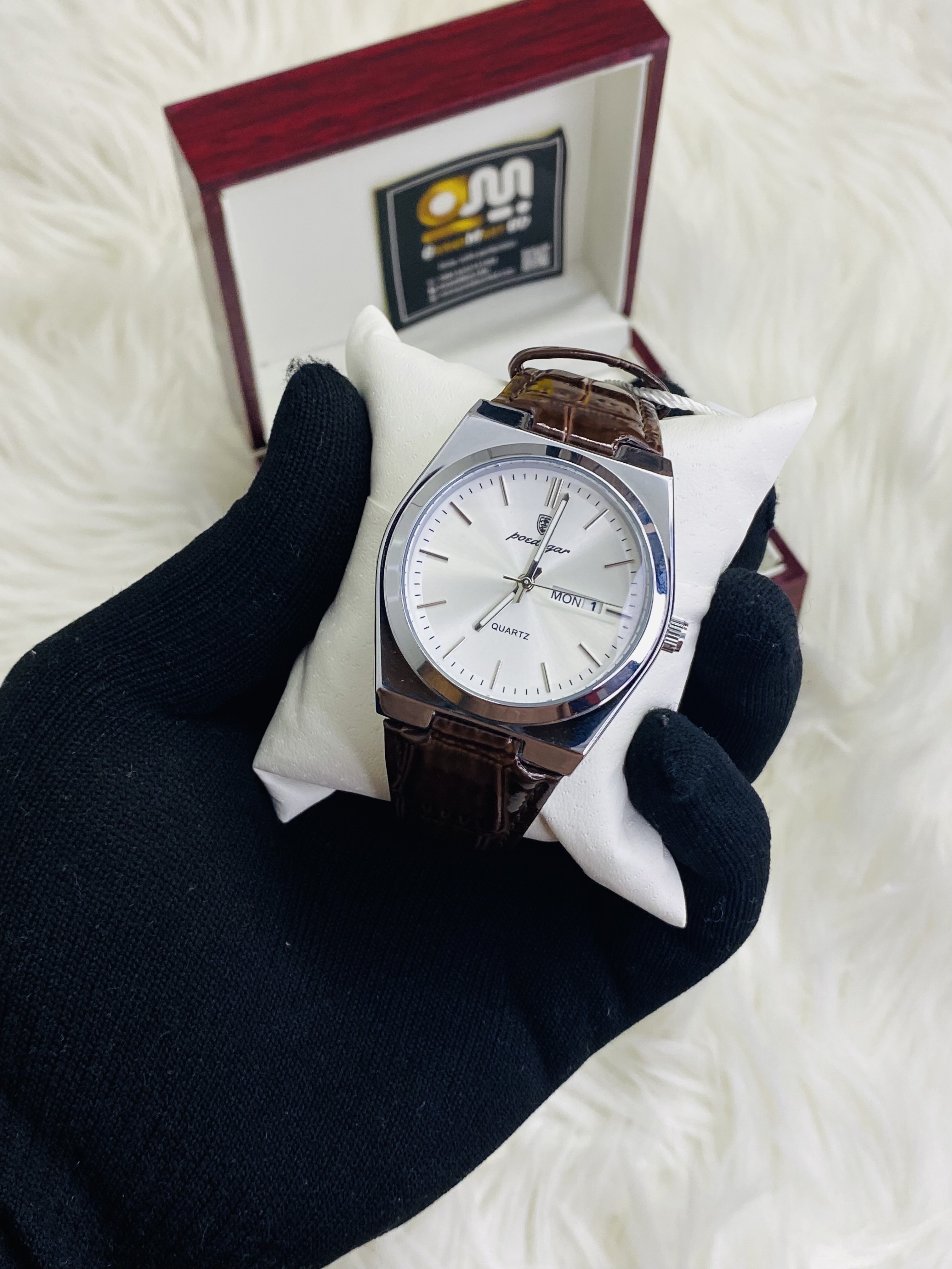 Poedagar || 9305 || Leather watch