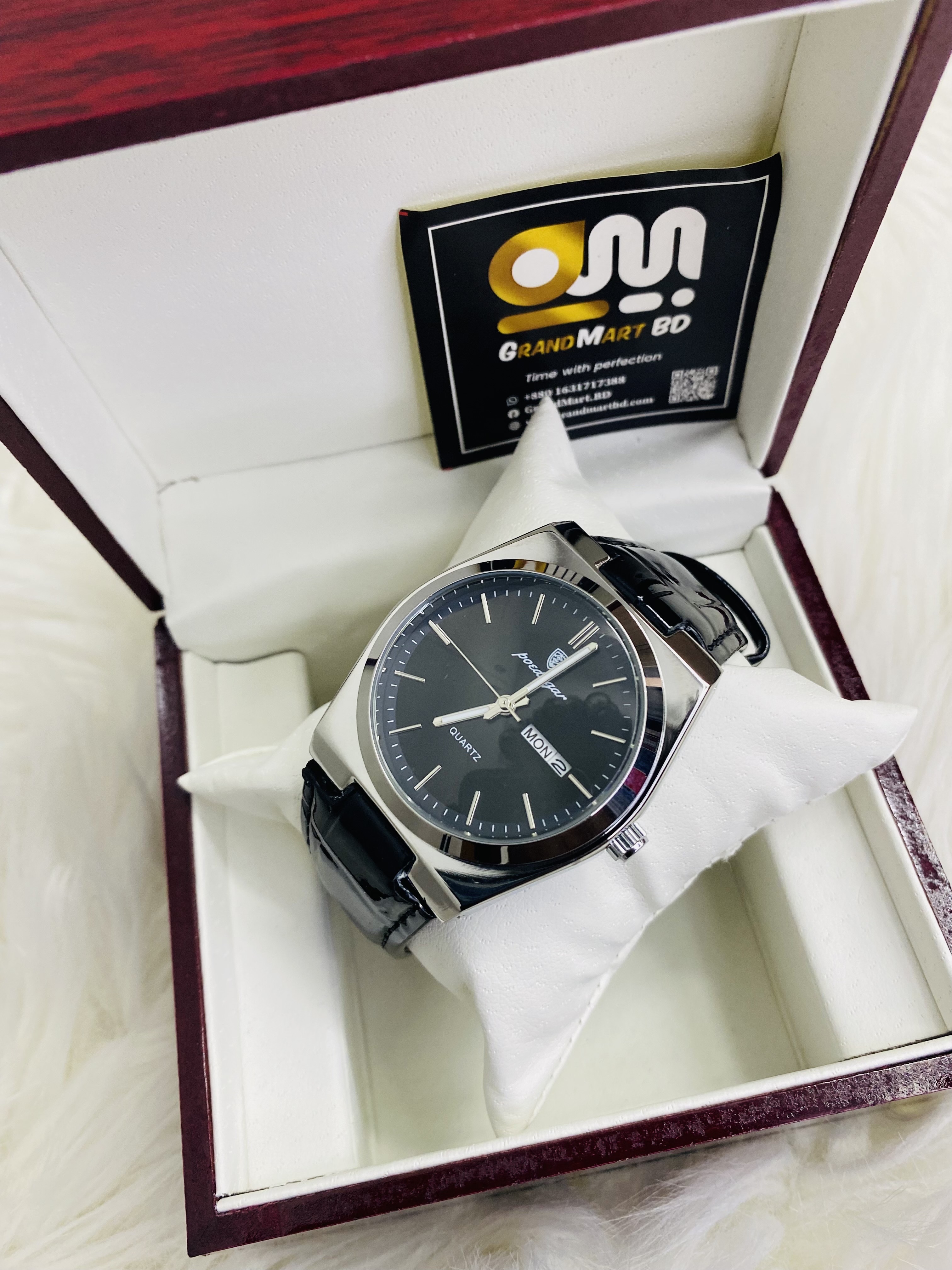 Poedagar || 9305 || Leather watch