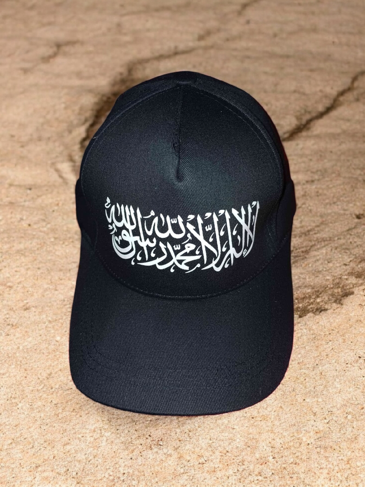 কালিমা খচিত কালো ক্যাপ