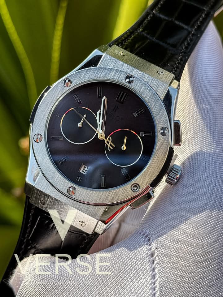 hublot classic fusion silver case black dial black belt leather texture