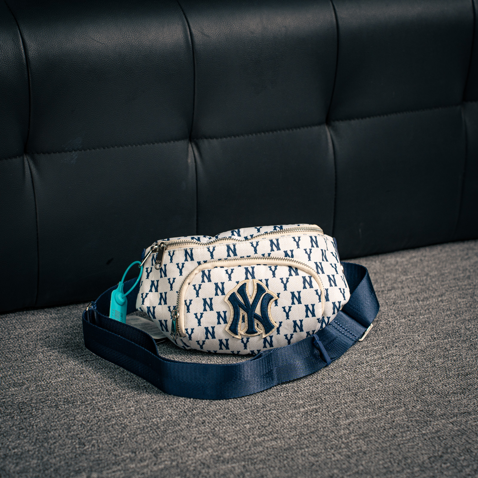 MLB Classic MONOGRAM Hipsack NEW YORK YANKEES_img_0