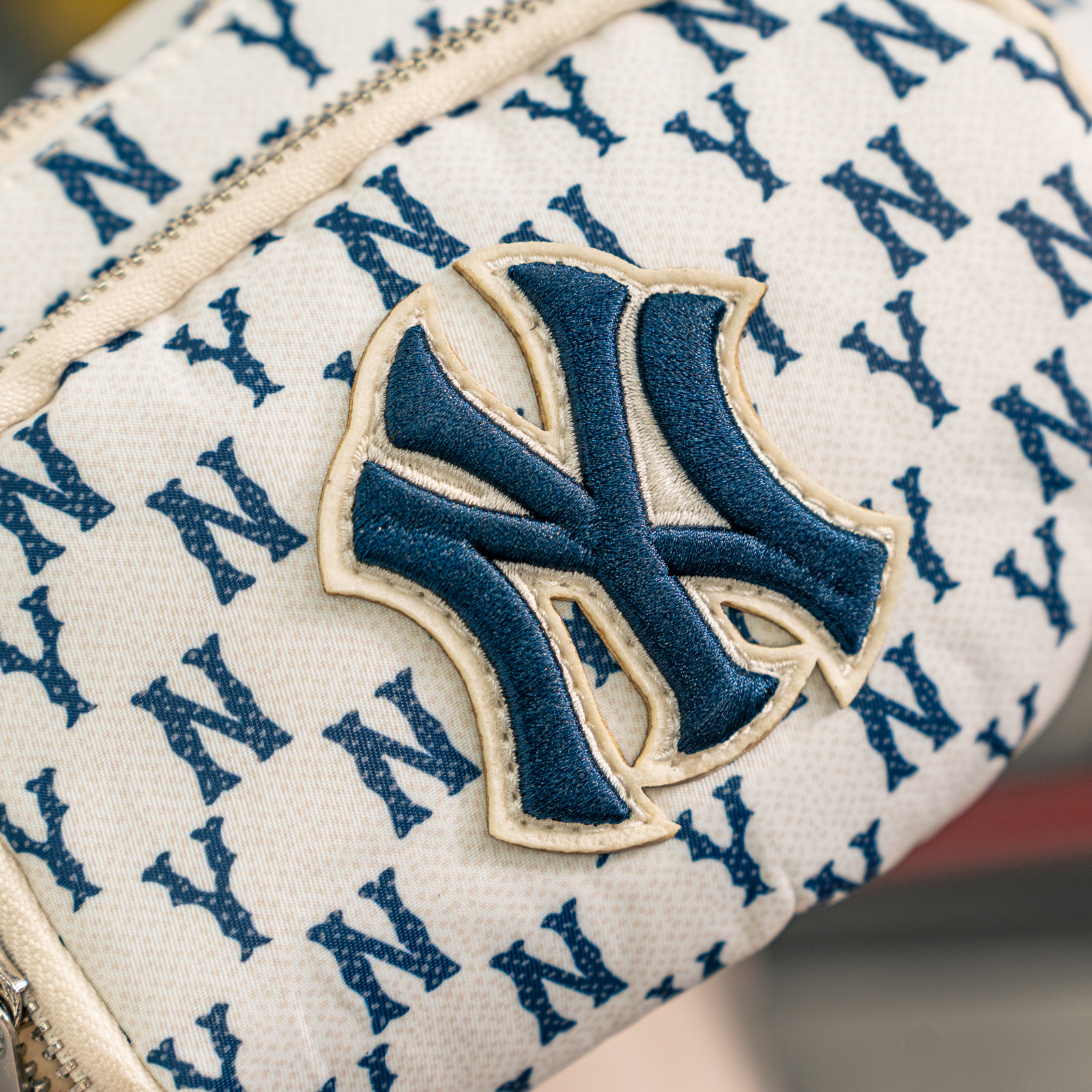 MLB Classic MONOGRAM Hipsack NEW YORK YANKEES_img_2