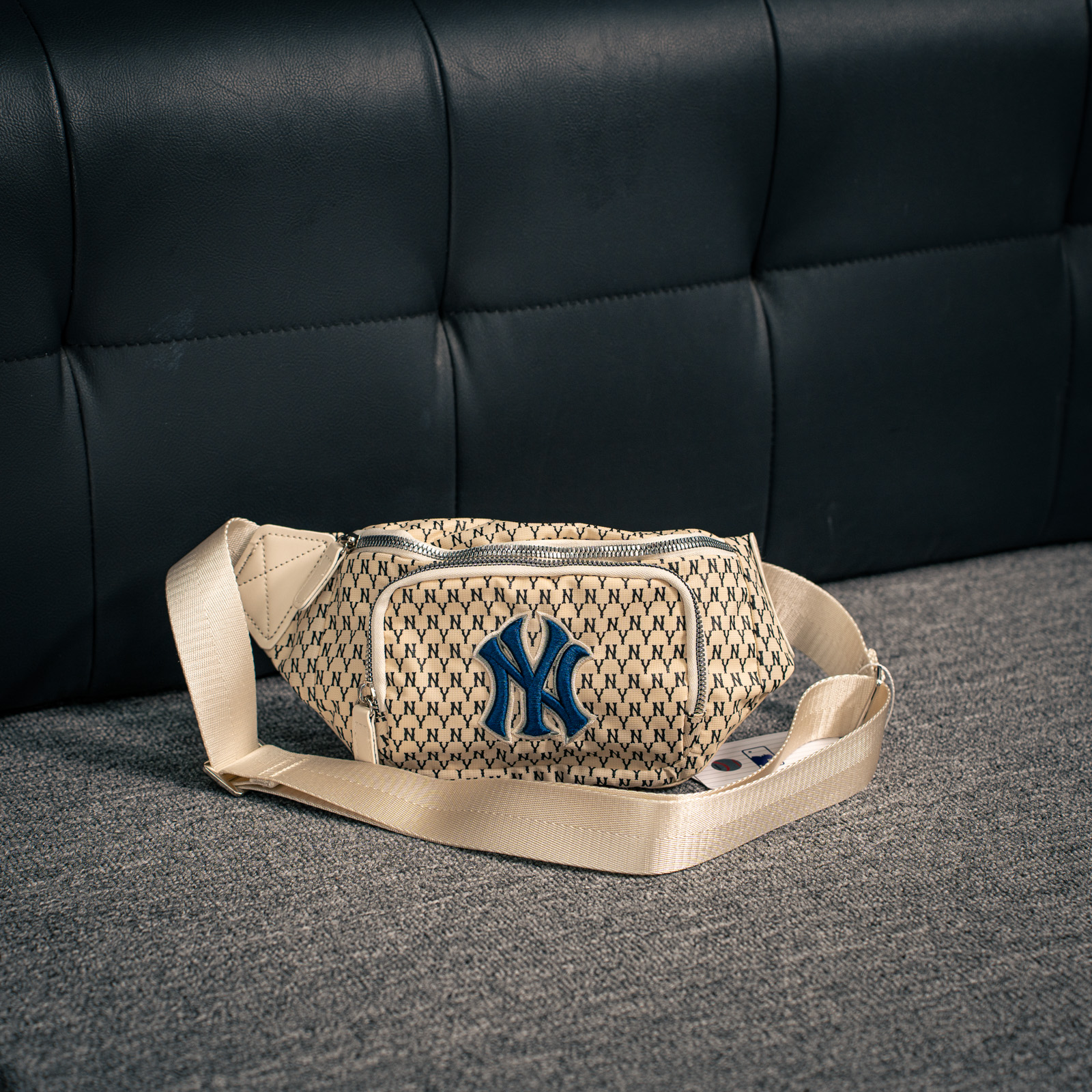 Monogram New York Yankees Hip Sack_img_0