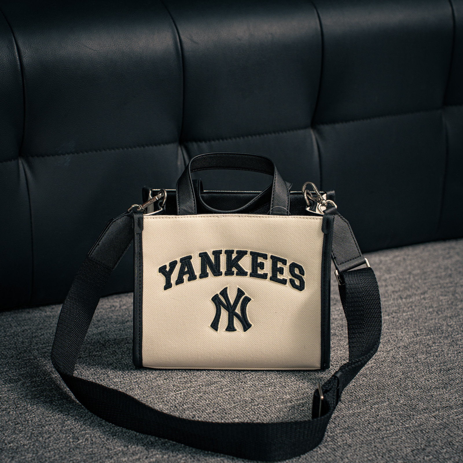 MLB New York Yankees Varsity Basic Canvas Mini Tote_img_0