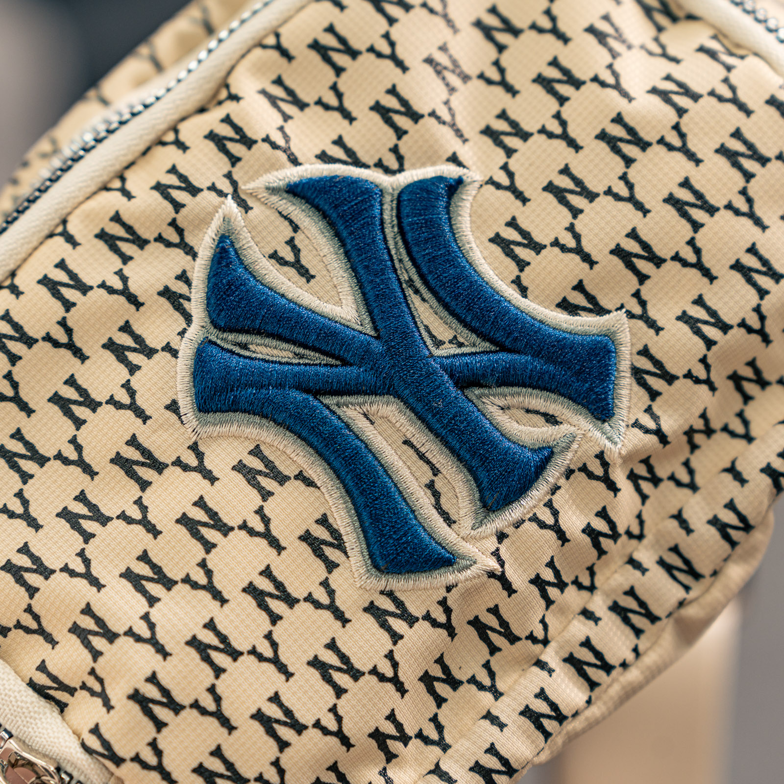 Monogram New York Yankees Hip Sack_img_2