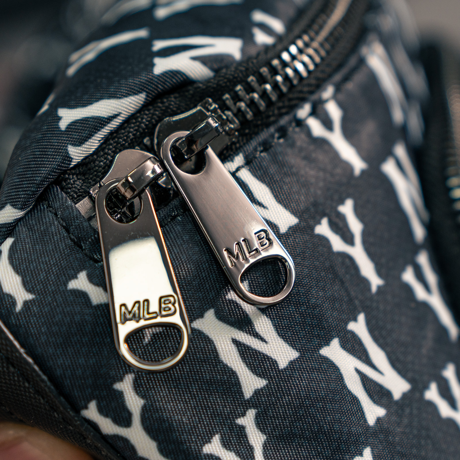 Classic MONOGRAM Hipsack NEW YORK YANKEES_img_3