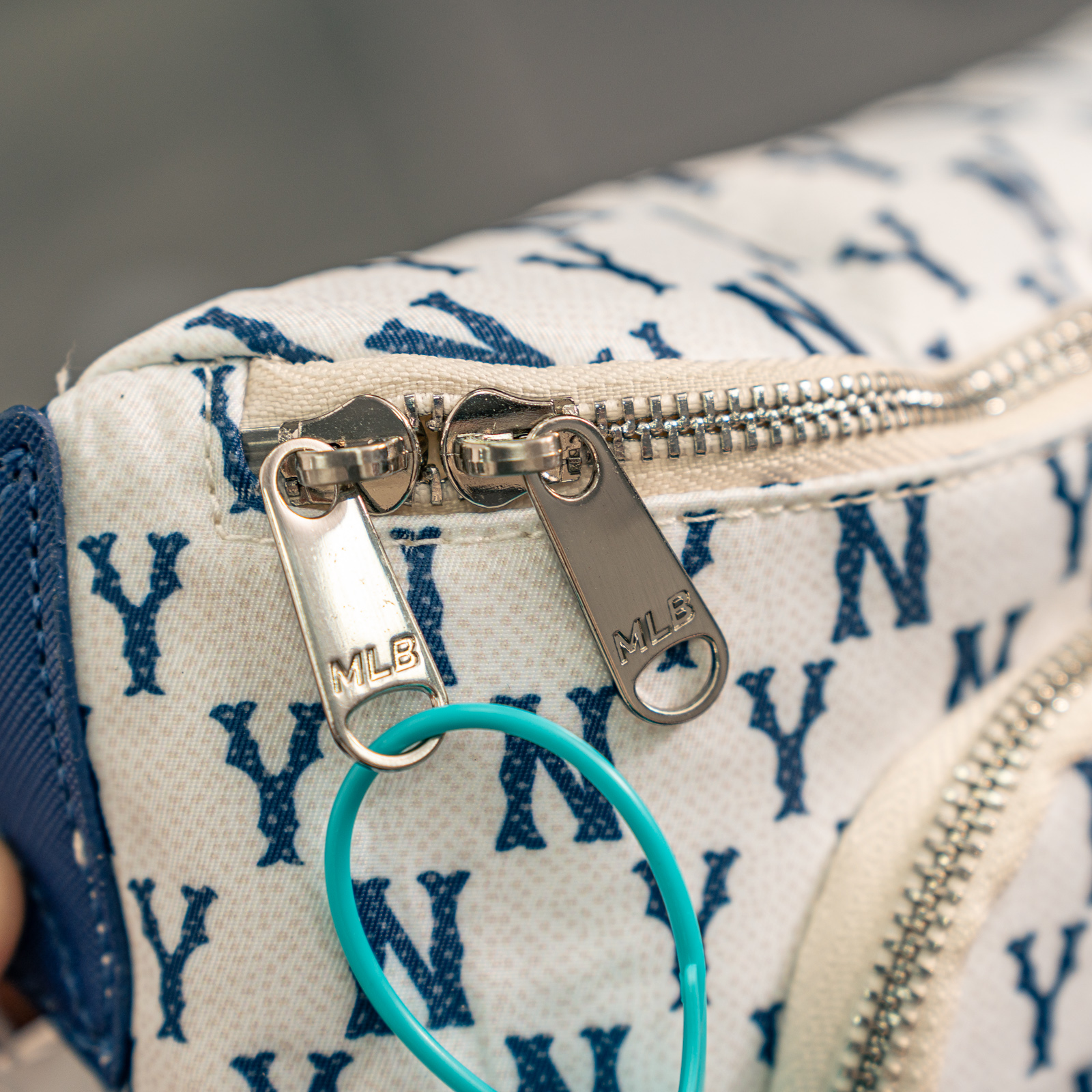 MLB Classic MONOGRAM Hipsack NEW YORK YANKEES_img_4