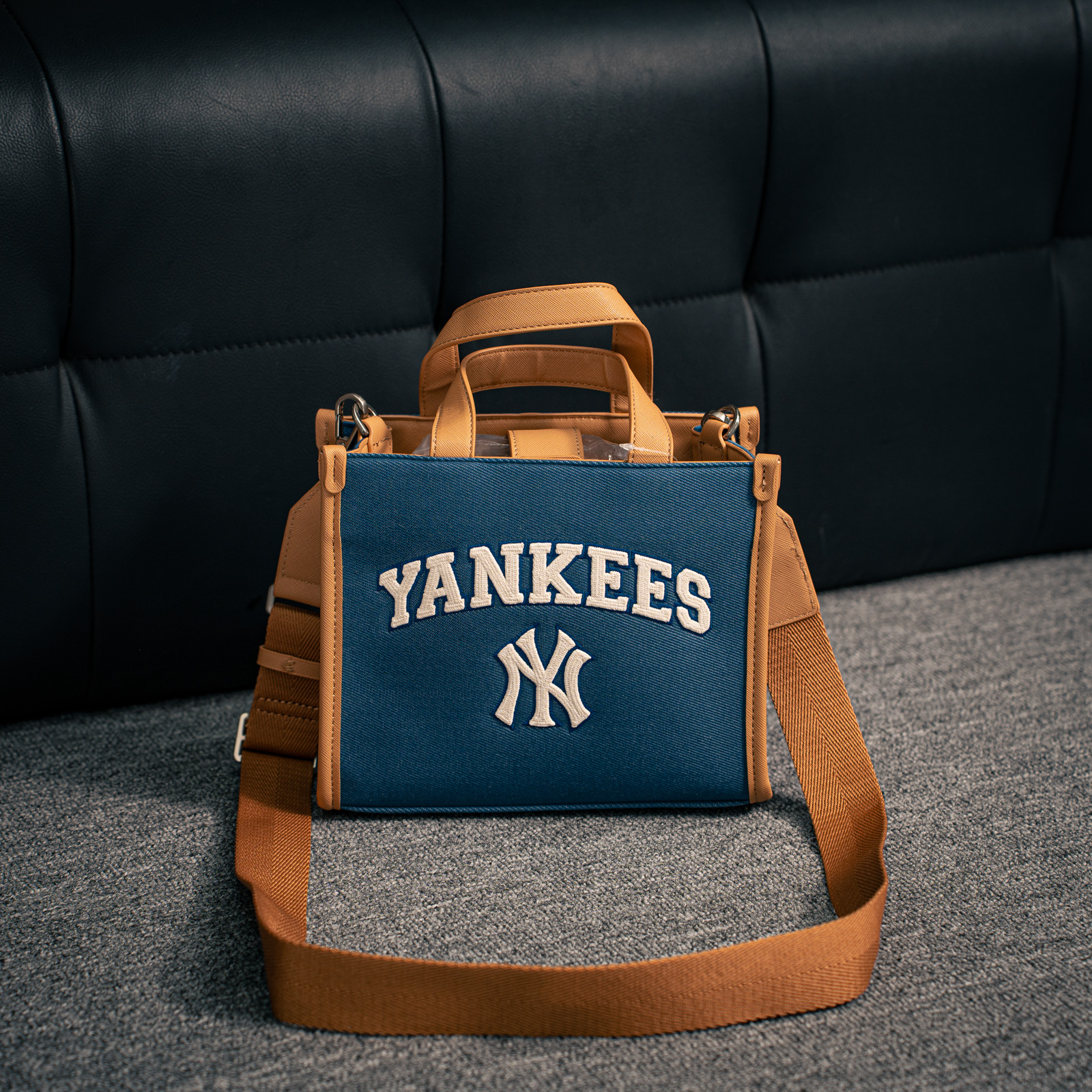 MLB New York Yankees Varsity Basic Canvas Mini Tote_img_0