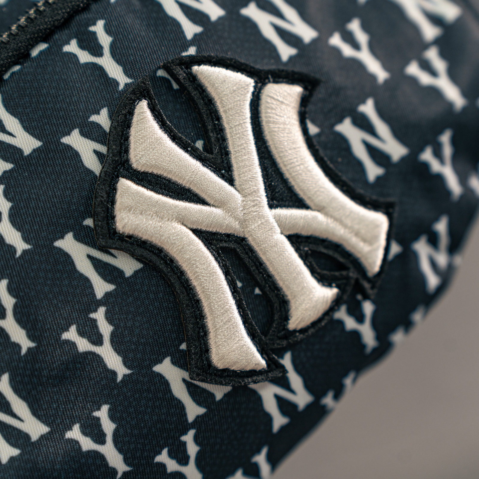 Classic MONOGRAM Hipsack NEW YORK YANKEES_img_2