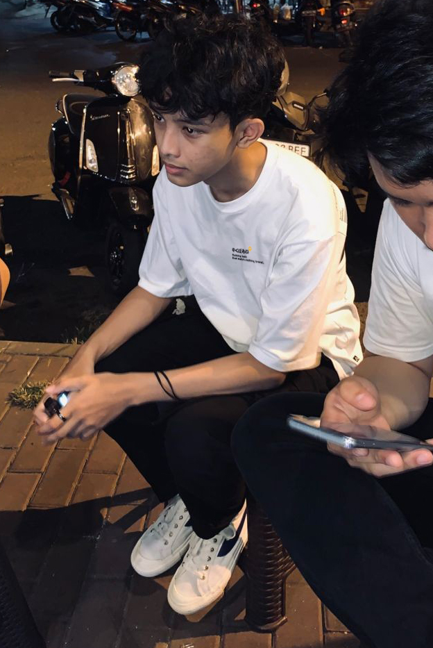 White cat oversized t-shirt