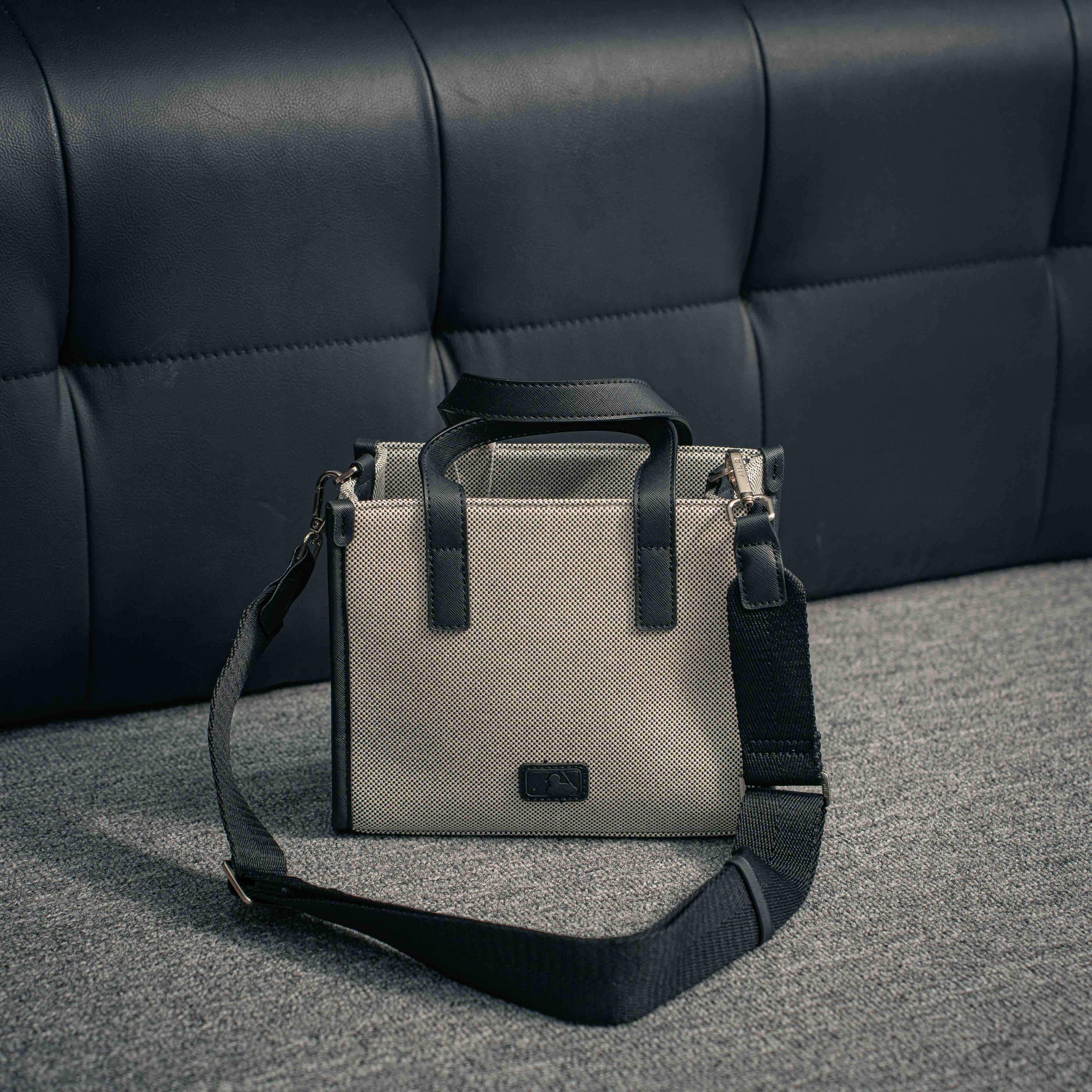 MLB Basic Big Logo Canvas Small Tote Bag_img_1