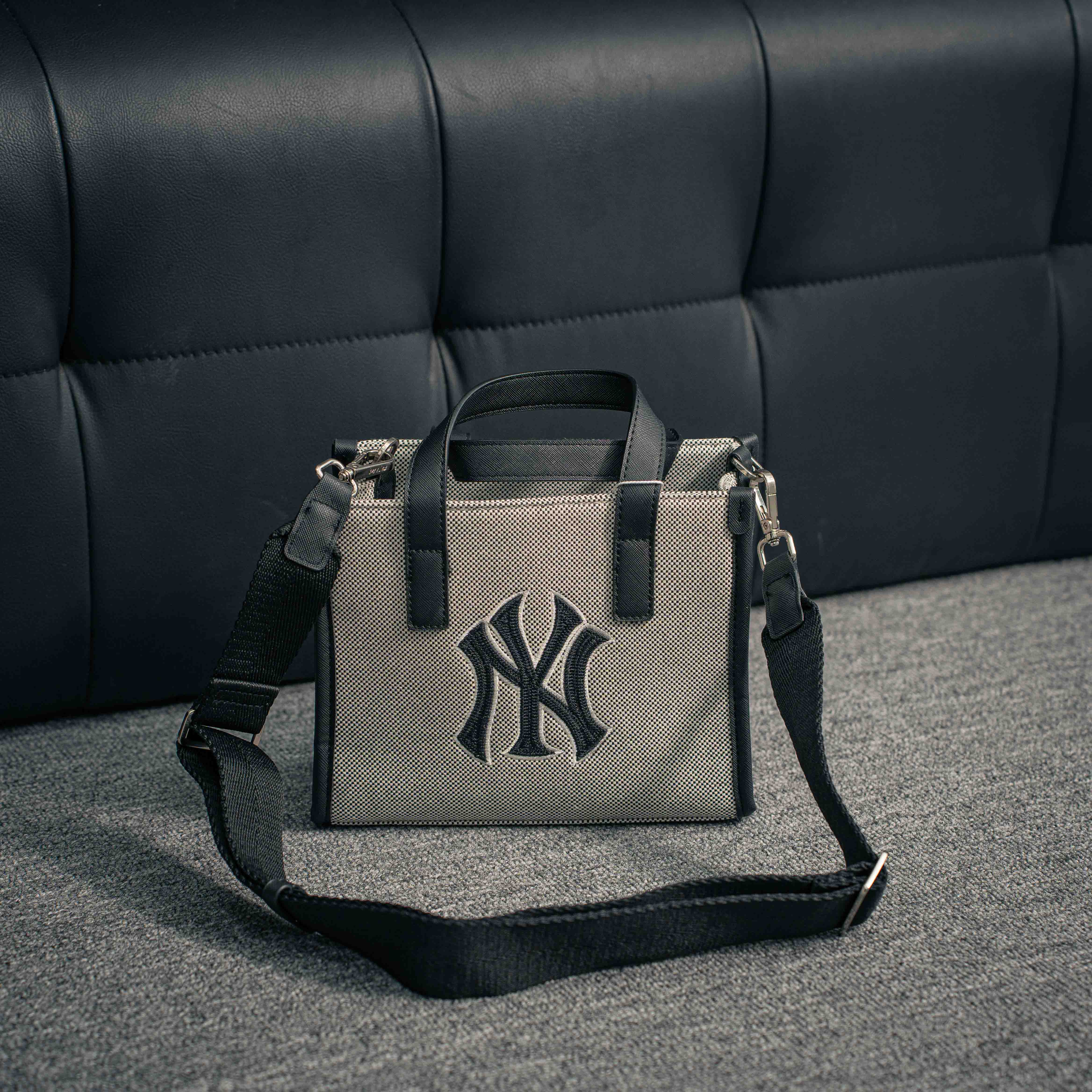 MLB Basic Big Logo Canvas Small Tote Bag_img_0