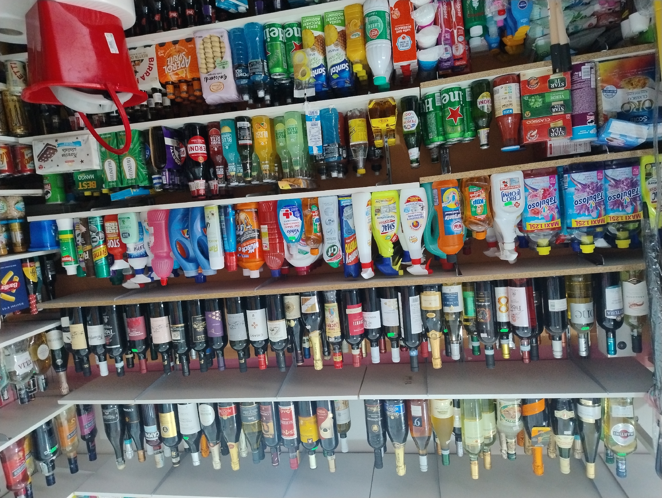 RED WINE.WHITE WINE.PROSECCO.HOUSE CLEAN.(DASH.SOAP FOR  LAVADRICE).MILK.PANE.EGGS