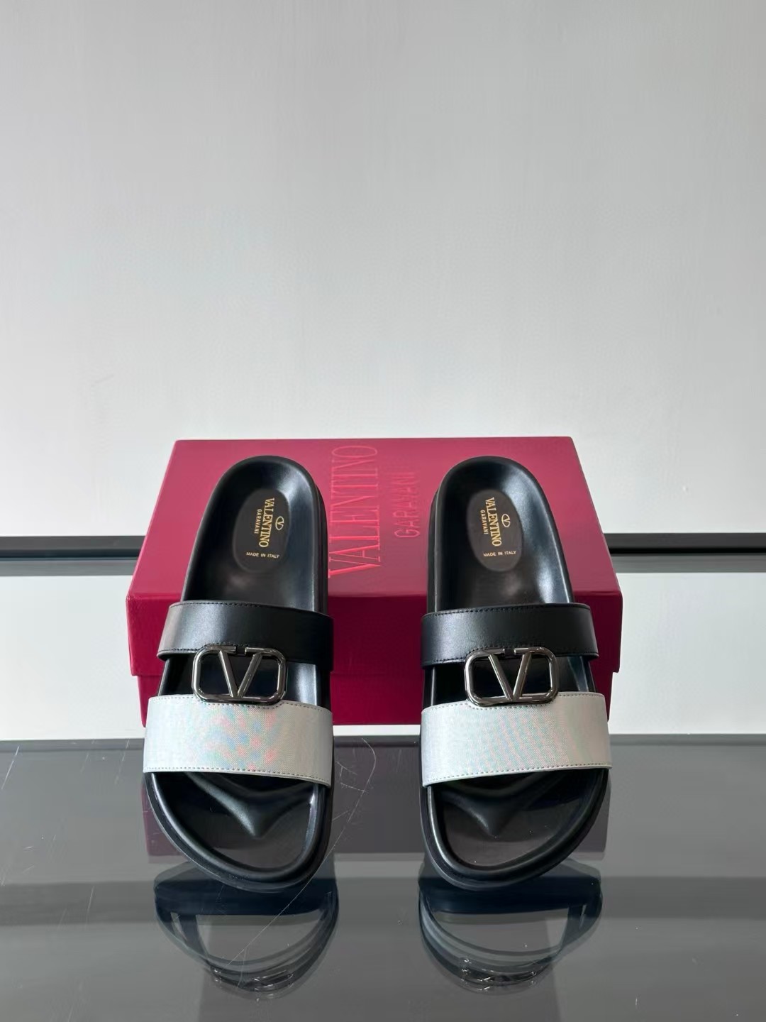 Valentino Garavani Sandals (1:1)_img_2