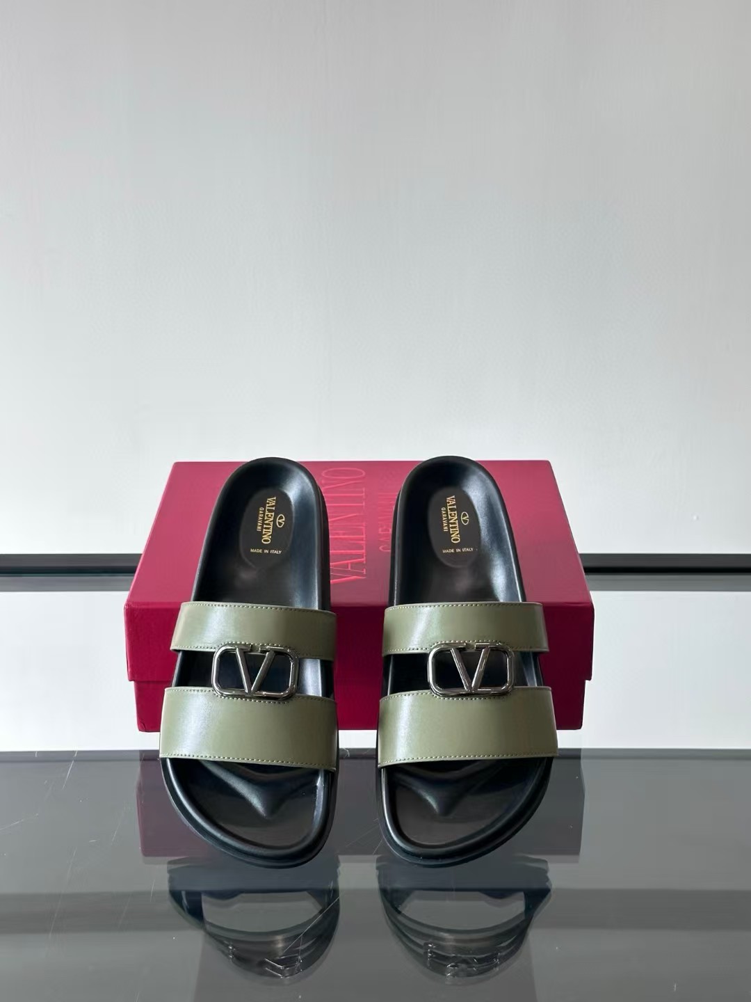 Valentino Garavani Sandals (1:1)_img_4