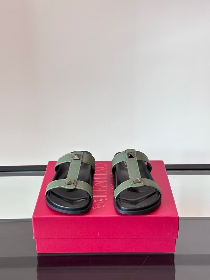 Valentino Garavani Rockstud flat sandals (1:1)_img_4