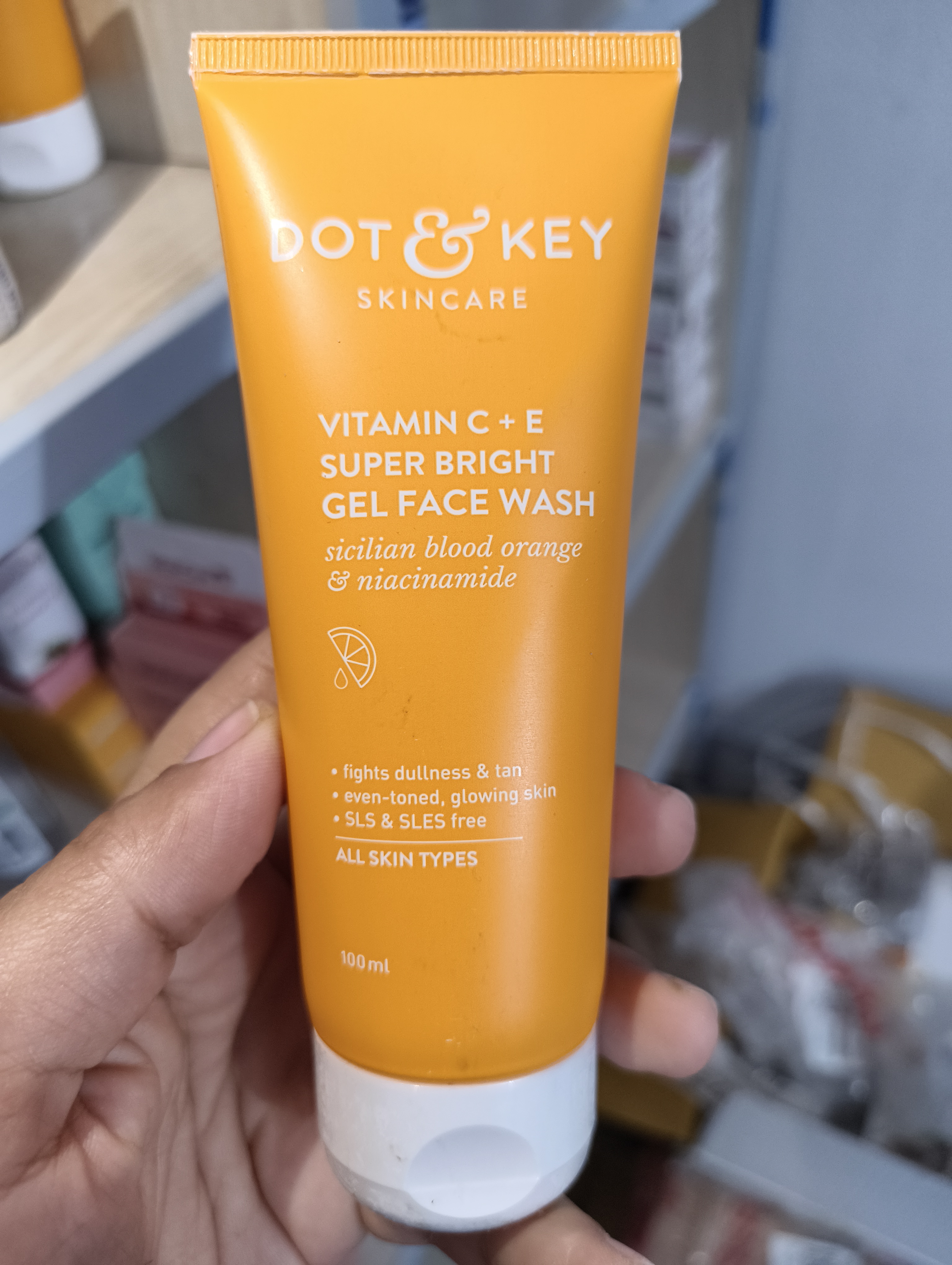 Dot & Key  Vitamin C + E Super Bright Gel Face Wash 100ml_img_1