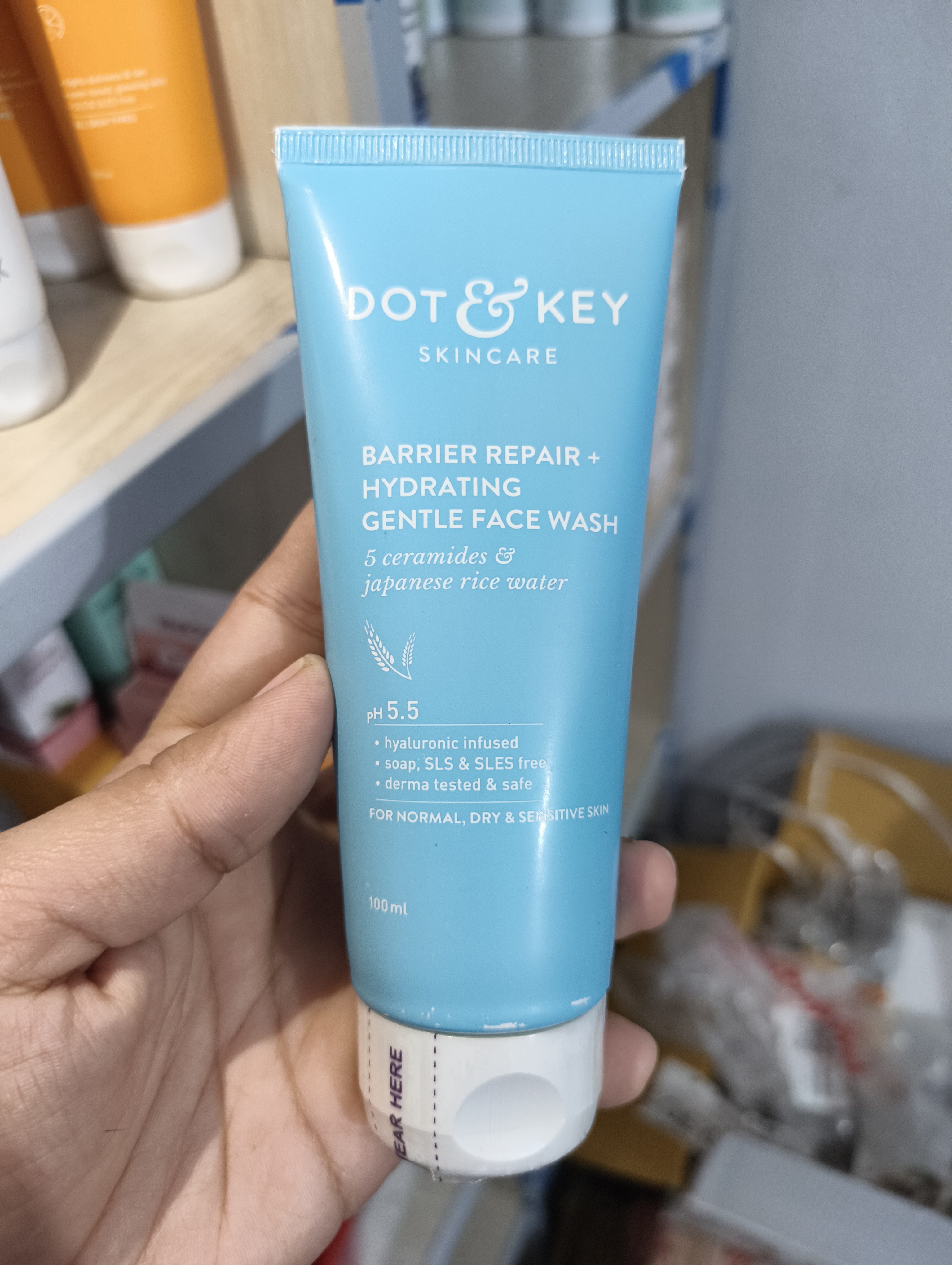 Dot & Key Barrier Repair Gentle Hydrating Face Wash 100ml_img_1